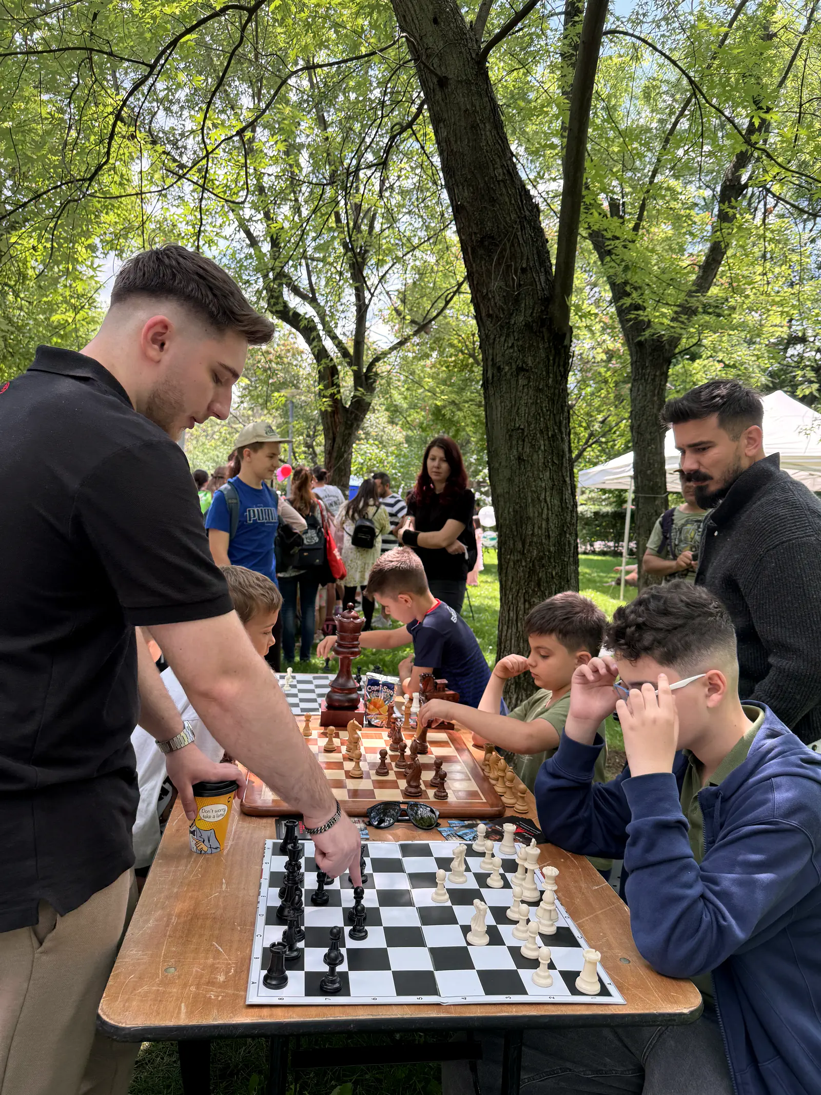 Simultan de șah organizat de Supermind în parc